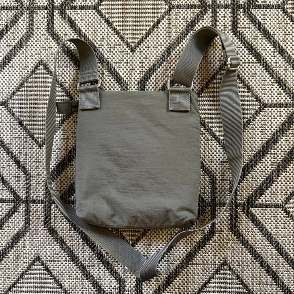 Baggallini Charcoal Gray Messenger‎ Bag 3 Deep Pockets Adjustable Strap